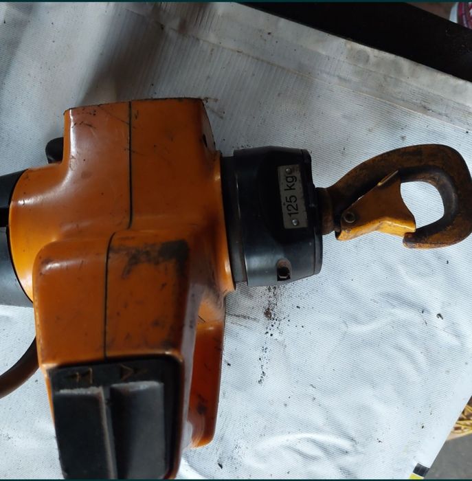Elektryczna wyciągarka łańcuchowa Demag 125 kg