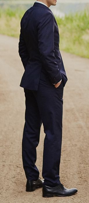 Garnitur ślubny Oscar Jacobson granatowy na szelki