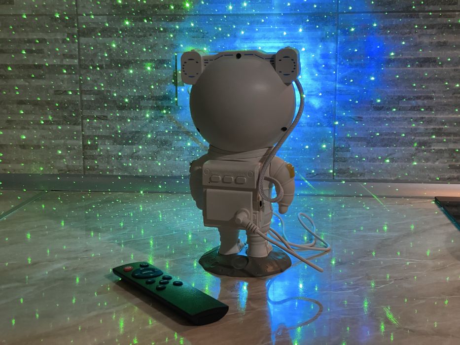 => Нічник проектор Астронавт Зоряне небо. Лазерный Ночник Космонавт
