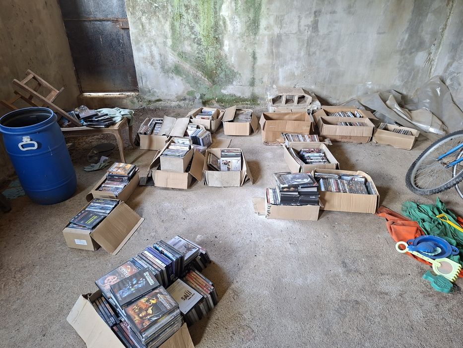 Centenas de DVDs