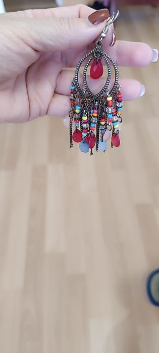 Brincos compridos multicoloridos usados