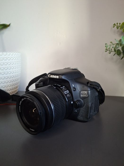 Canon EOS 600D + EFS 18-55mm