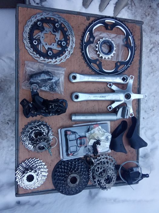 Шатуни Campagnolo 105 фрівіл манетка касета шолом шини барабан шипи.