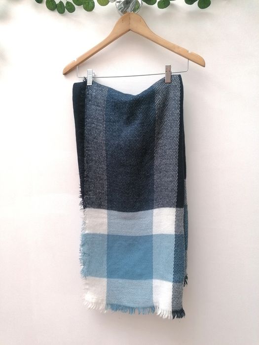 Lenço em tons de azul