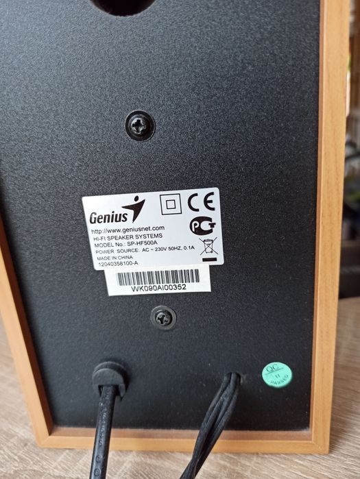 Komputer, klawiatura, głośniki i myszka