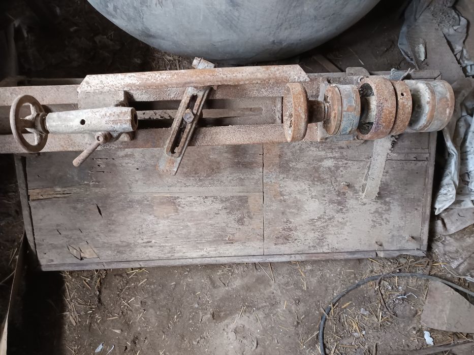 Токарний станок по дереву