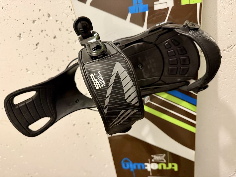 Deska snowboardowa raven TTT brown