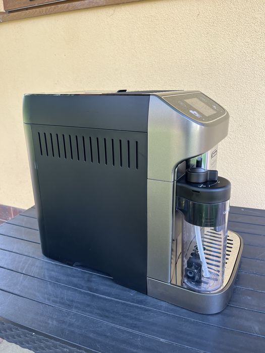 Автоматична кавомашина Delonghi Magnifica Plus із Німеччини гарантія