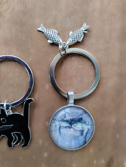 Кот-рыболов брелок для ключей кіт на удачу