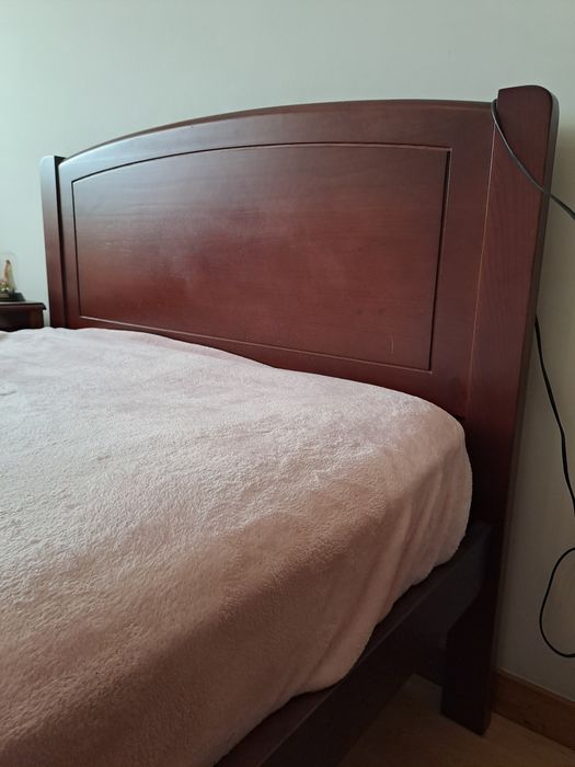 Cama de madeira + colchão