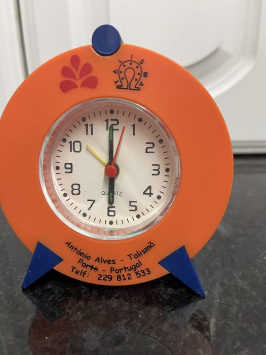 Relogio em plastico laranja