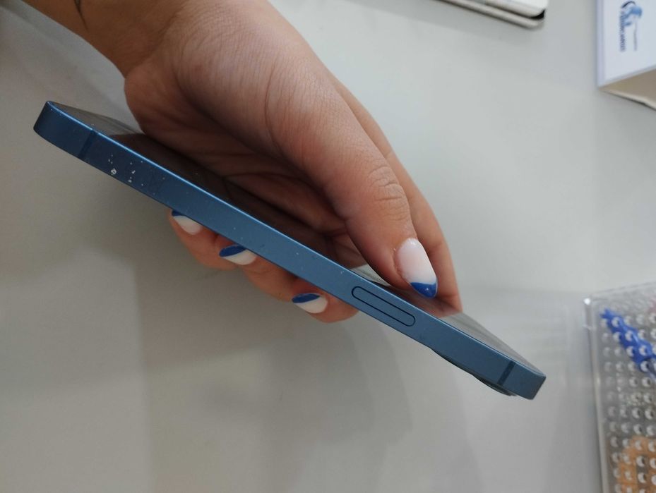 iPhone 13 + Cases64584698989569123