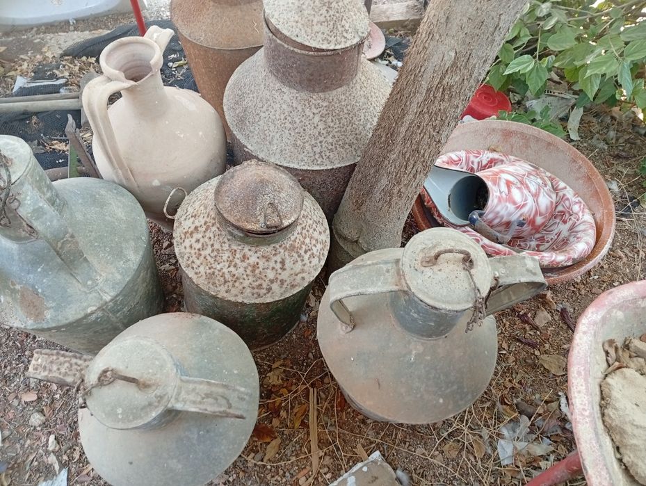 Velharias , potes , cântaros