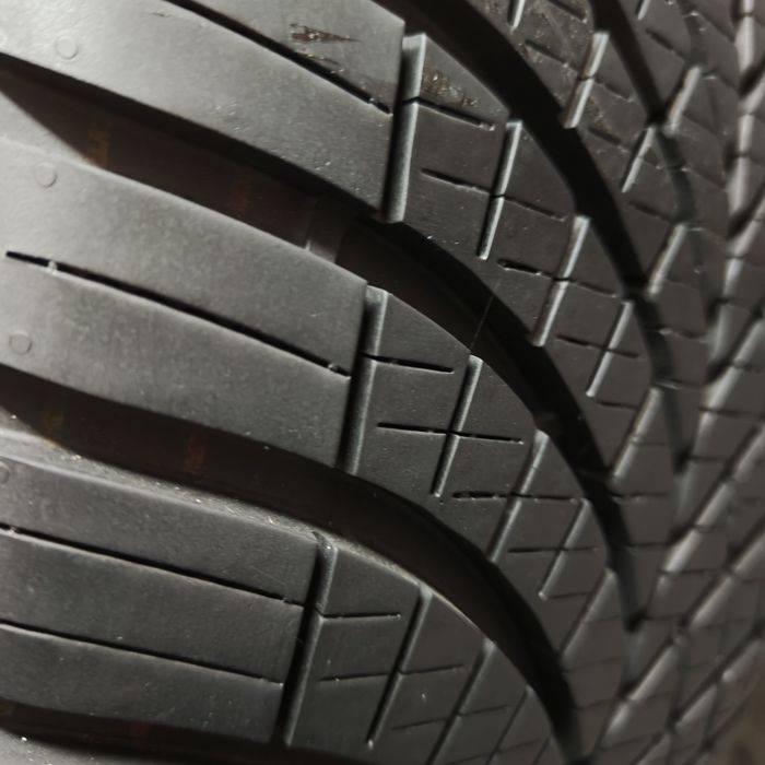 235/50/19 XL Goodyear z 2024 roku