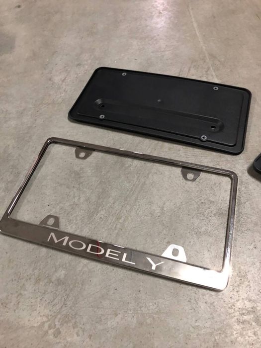 Продам Полный комплект креплений номера Tesla Model Y (Оригинал)  Абсолютно  новый !!!