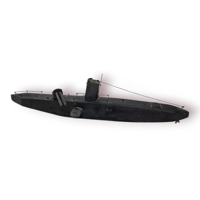 Submarino Artesanal em Madeira – Modelo Militar Vintage (60 cm)