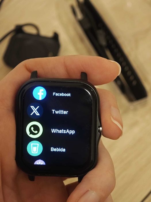 smartwatch com 2 braceletes