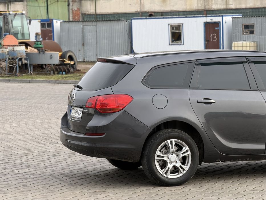 Продам Opel Astra j 2011p