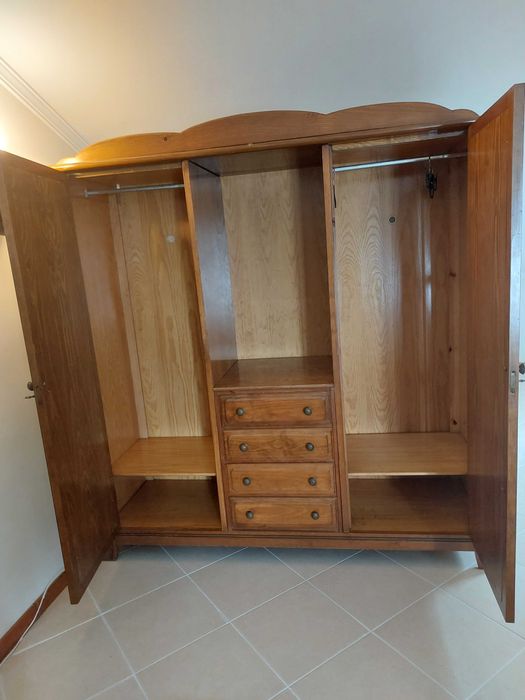 Vendo roupeiro   Usado