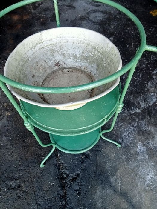 Lavatório em ferro antigo