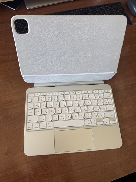 Oryginalna Apple Magic Keyboard do iPad Pro 11 cali - biała - EN/RU
