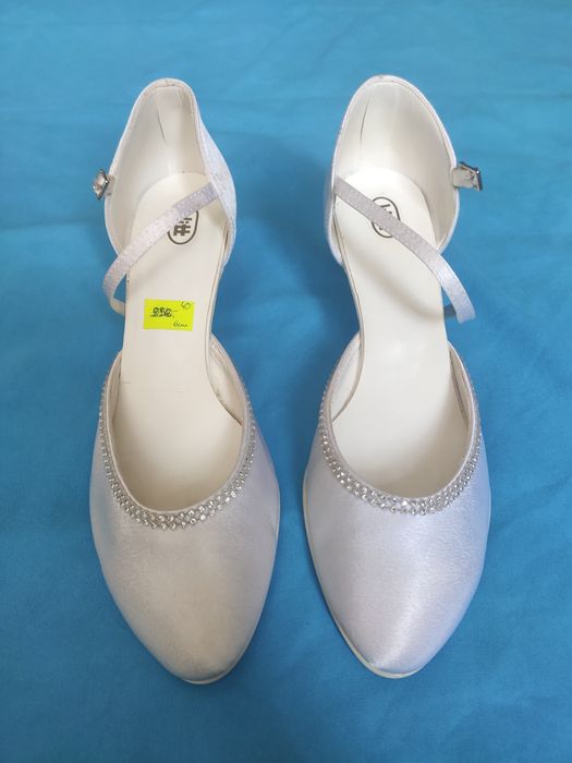 Buty na obcasach ślubne komunijne