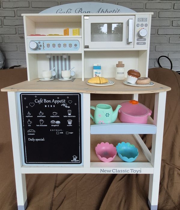 Іграшкове кафе New Classic Toys Bon   в ідеальному стані  з дерева.