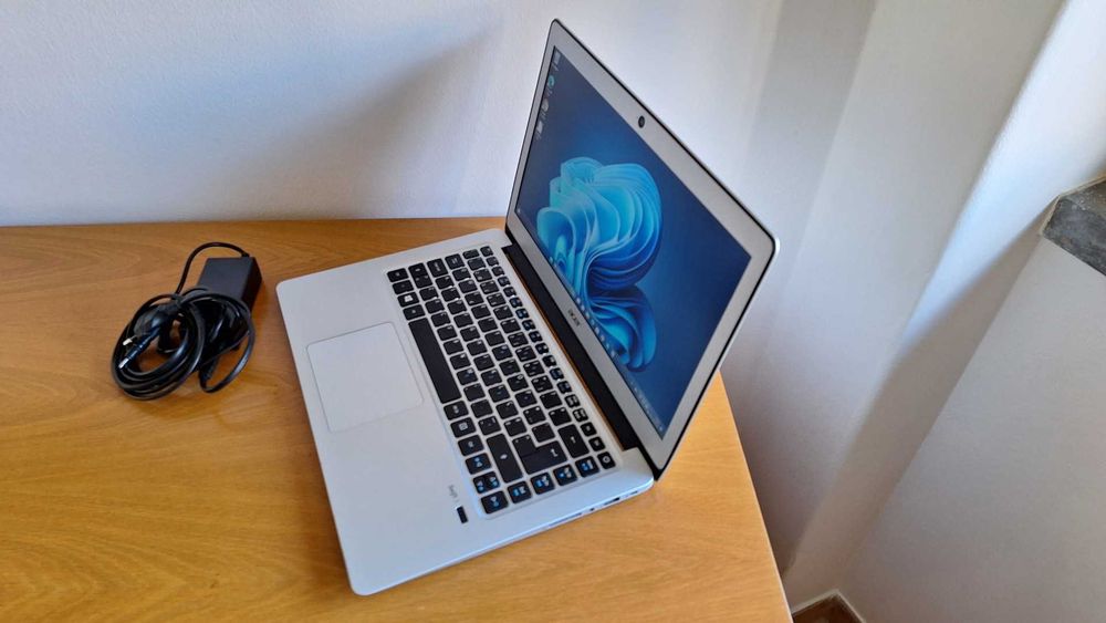 Acer Swift3 Core i3 6100U 2.3GHz- 8GB Ram- SSD 256GB64730082171521120