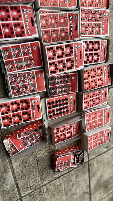 Кнопки пришивные металлические (лист - 36 шт/50 грн).