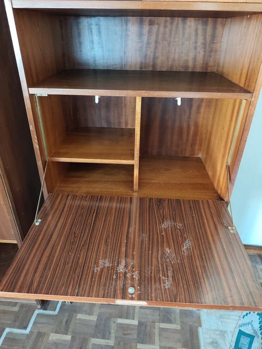 Móvel de sala de jantar em madeira