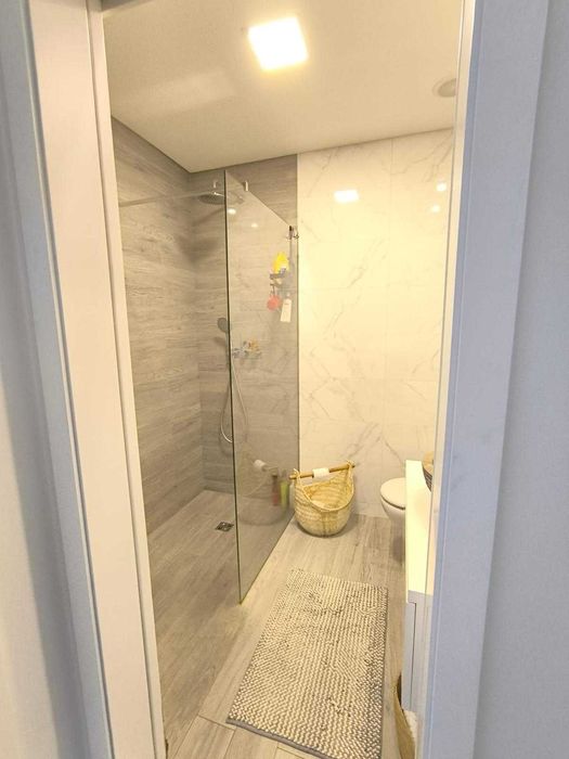 T2 com garagem e varanda corrida em Arcozelo – particular vende