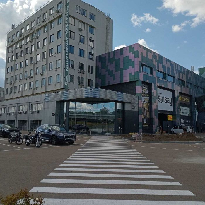 Оренда офісу 400 кв.м., 7 хв. від ст. Метро " Почайна", є укриття.