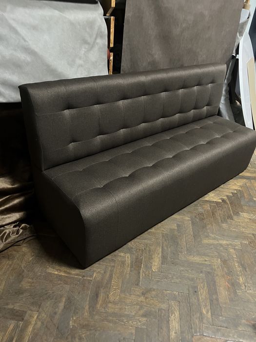 Диван в Офіс Ресторан Кафе