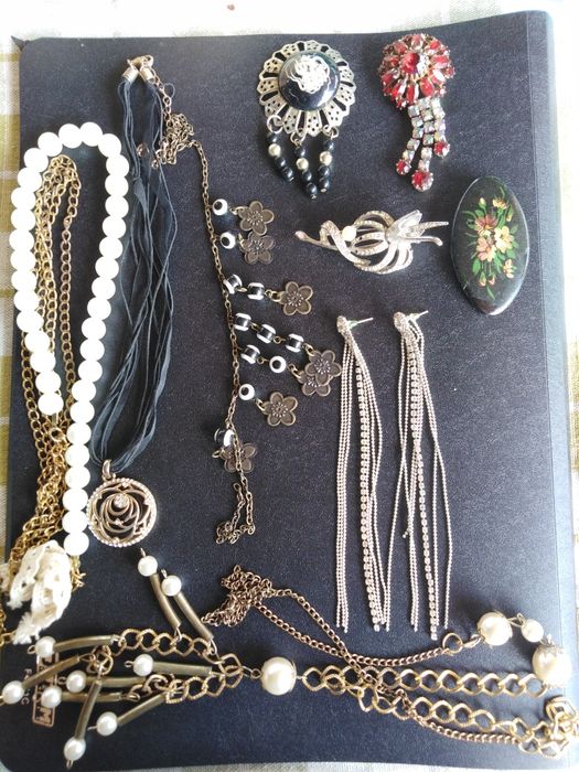 Бусы, бижутерия 0