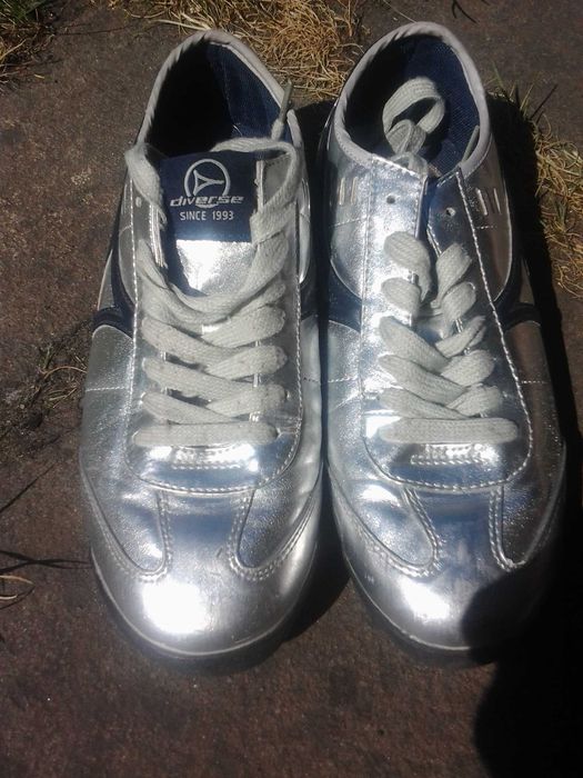 Buty sportowe firmy Diverse srebrne