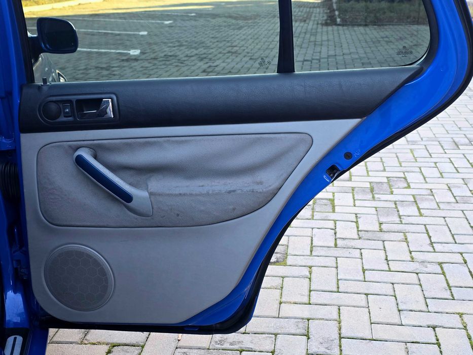 Volkswagen Golf 2000г.в. 1.6 газ-бензин