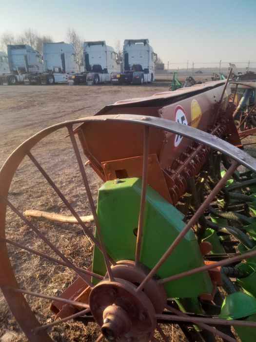 Сівалка, сеялка, сівник