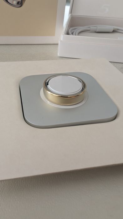 Oura ring 5 Size 11 Gold