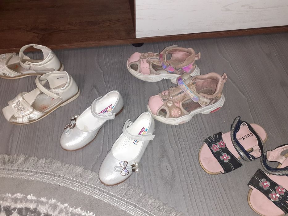 Туфлі, босоніжки, сандалі, шльопки для дівчинки 28-29