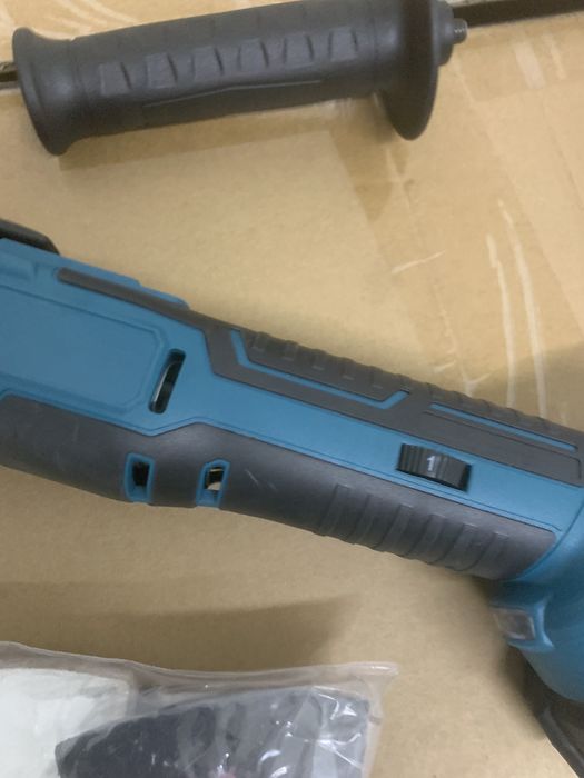 Serra multifuncoes a bateria