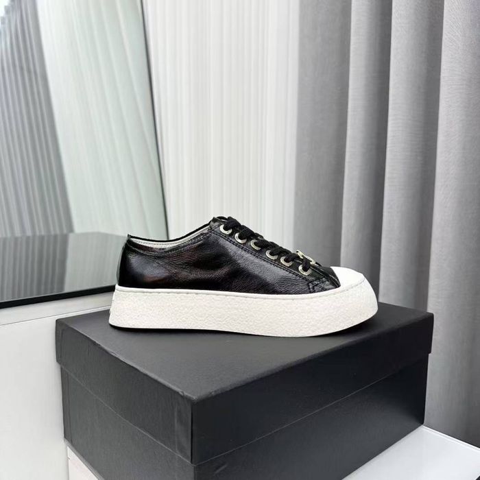 Жіночі шкіряні кросівки Chanel