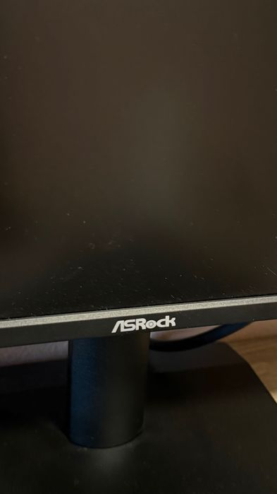 Стаціонарний комп’ютер + монітор + бездротова мишка та килимок