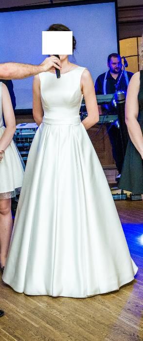 Klasyczna elegancka suknia ślubna