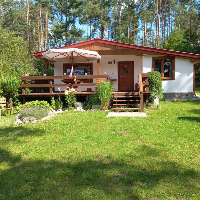 domek letniskowy nad jeziorem na Kaszubach