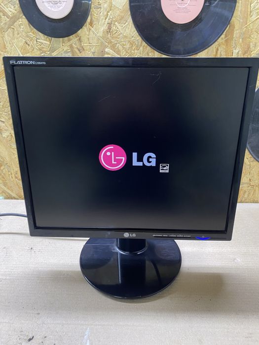 Продам монитор LG 19