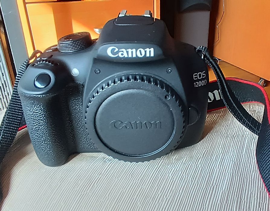 Máquina fotográfica Canon EOS 1200D