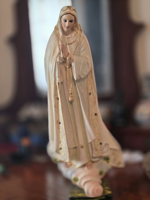 Estátua D. Maria de Fátima