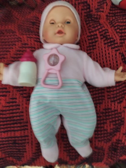 Пупс дівчина з бутилочкою та погремушкою