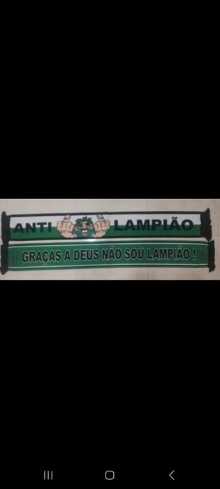 Varios cachecois do Sporting