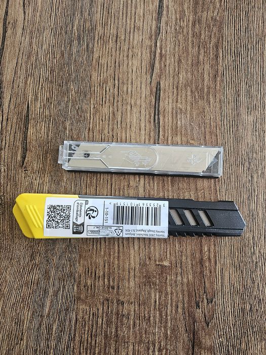 Nóż do tapet Stanley + ostrza